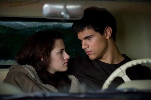 En "New Moon", el personaje de Jacob compite con Edward por el afecto de Bella